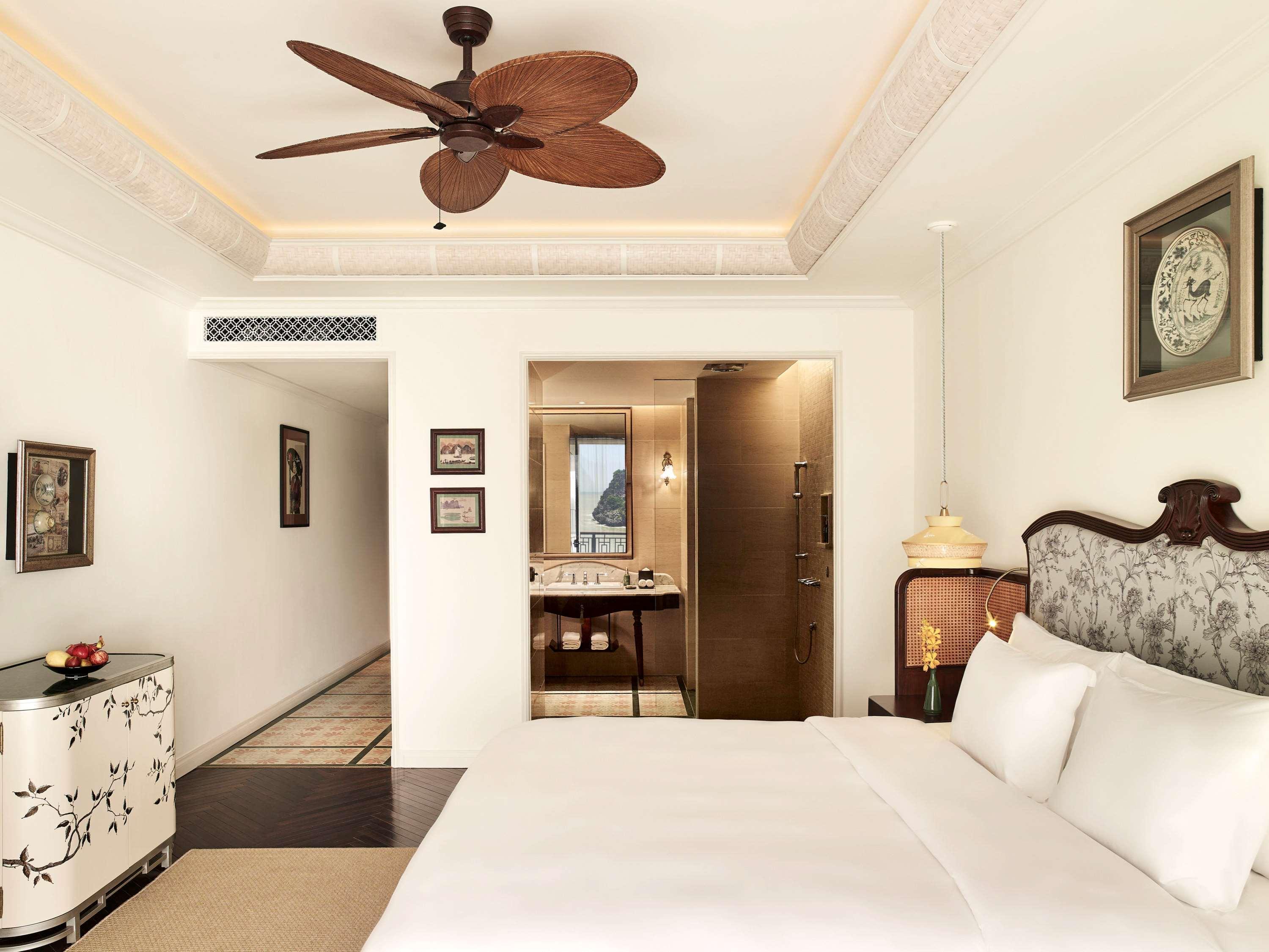 Hotel Perle D'Orient Cat Ba - Mgallery Chan Chau Bagian luar foto A room at the Taj Bengal