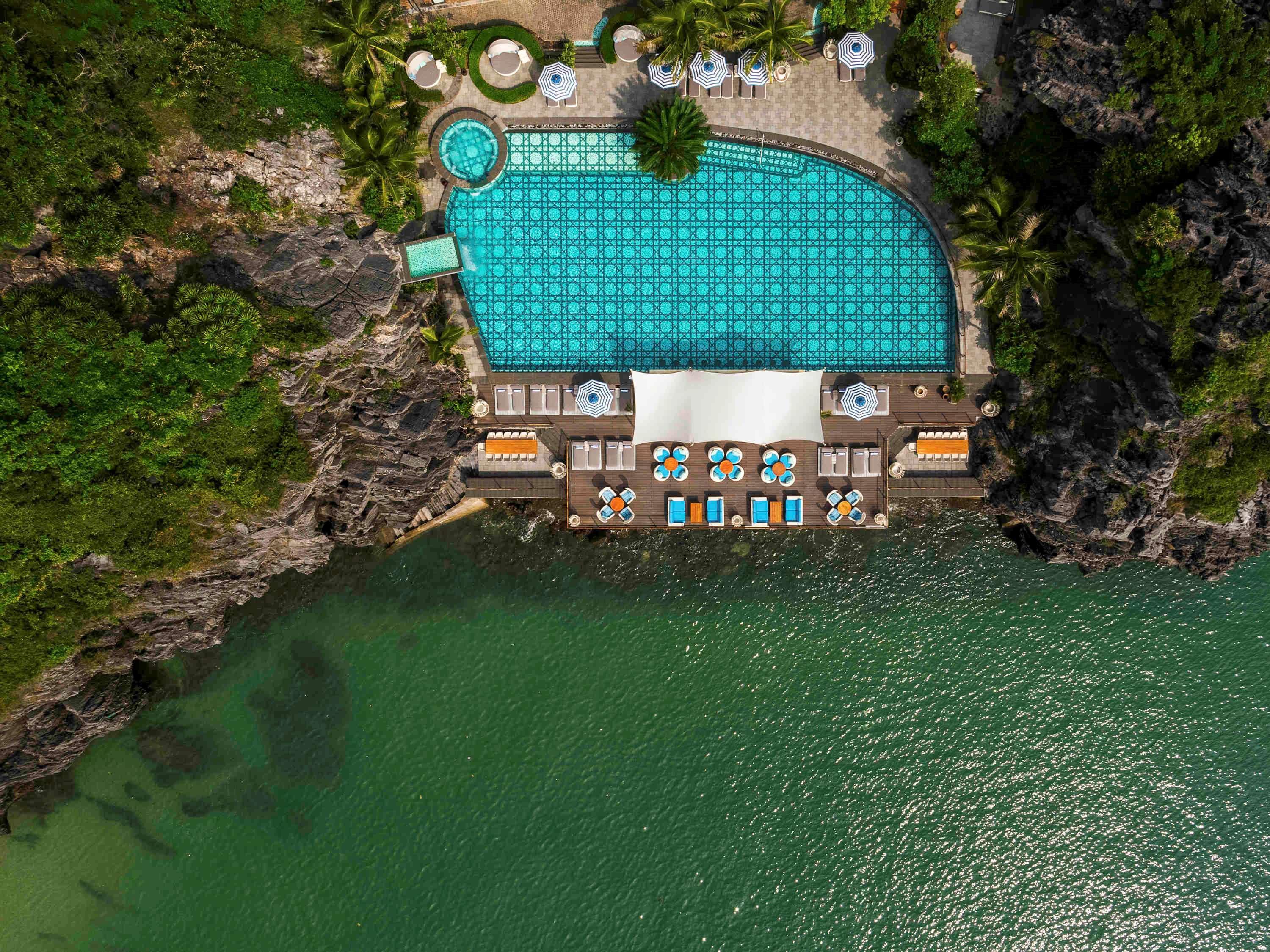 Hotel Perle D'Orient Cat Ba - Mgallery Chan Chau Bagian luar foto Aerial view of the resort