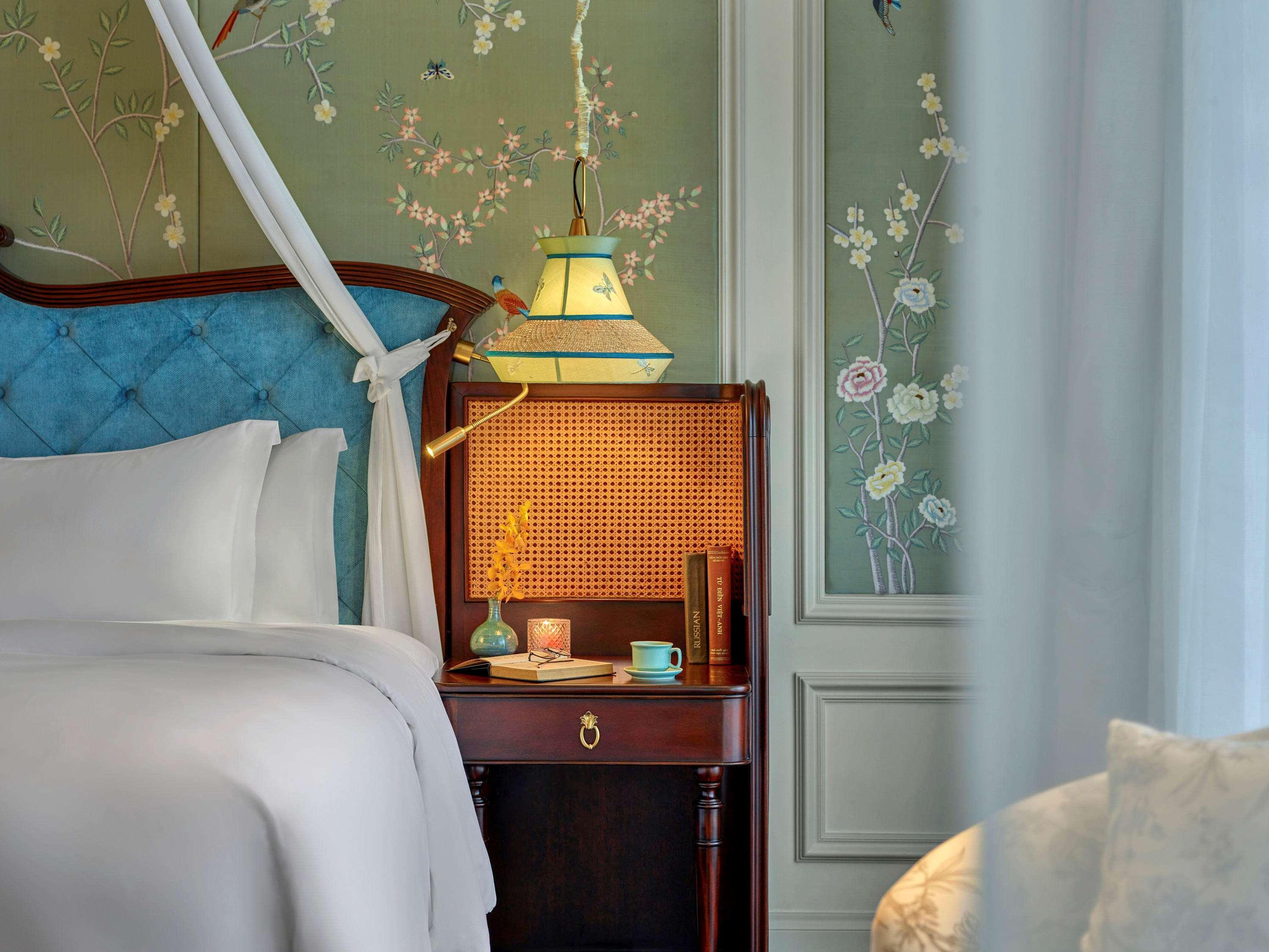 Hotel Perle D'Orient Cat Ba - Mgallery Chan Chau Bagian luar foto A bedroom at the Mandarin Oriental, Bangkok