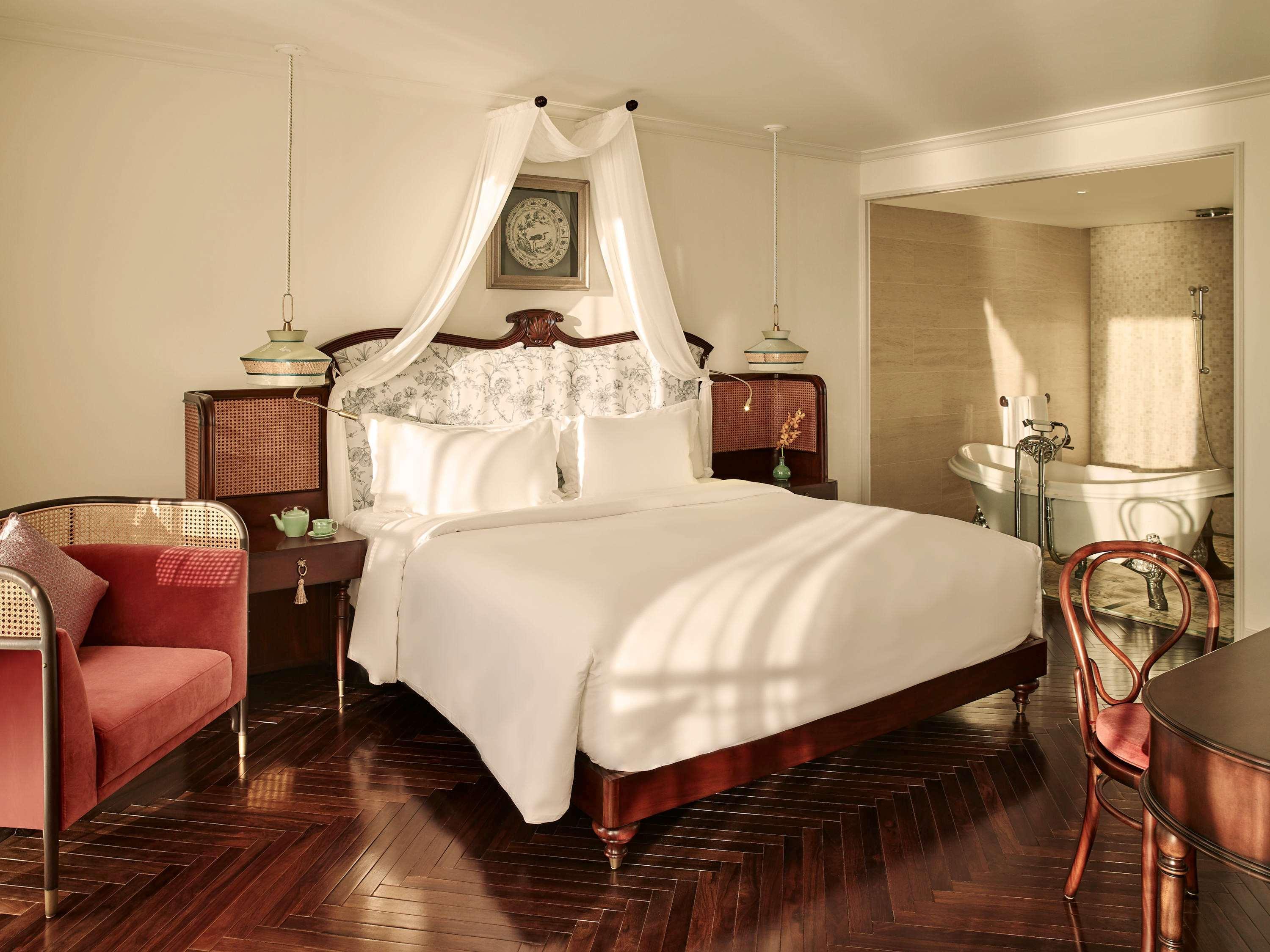 Hotel Perle D'Orient Cat Ba - Mgallery Chan Chau Bagian luar foto A suite at the hotel