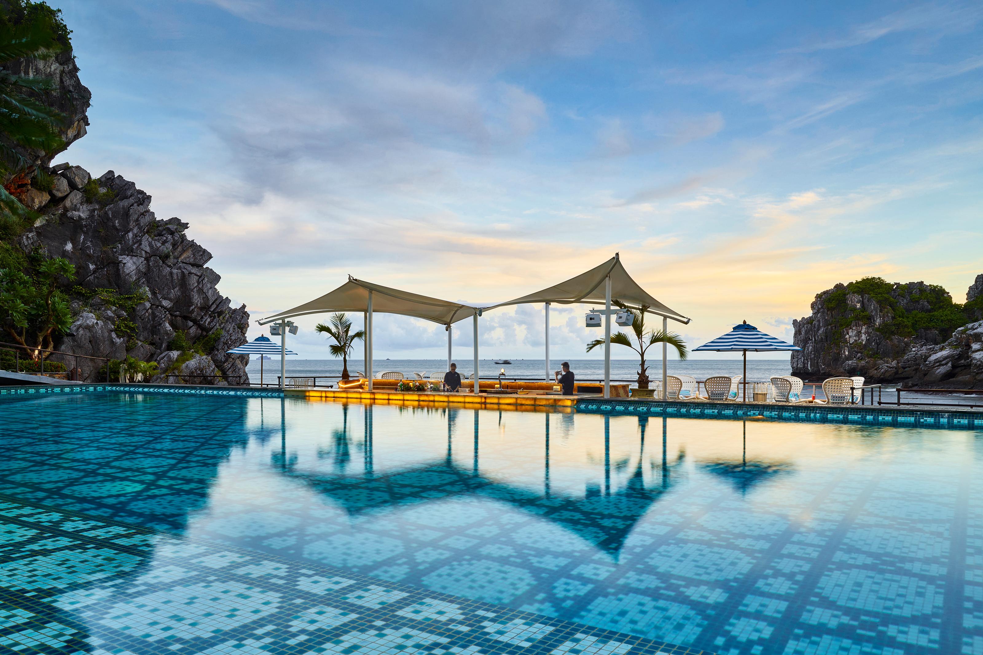 Hotel Perle D'Orient Cat Ba - Mgallery Chan Chau Bagian luar foto The Rock Bar at the Alila Villas Uluwatu
