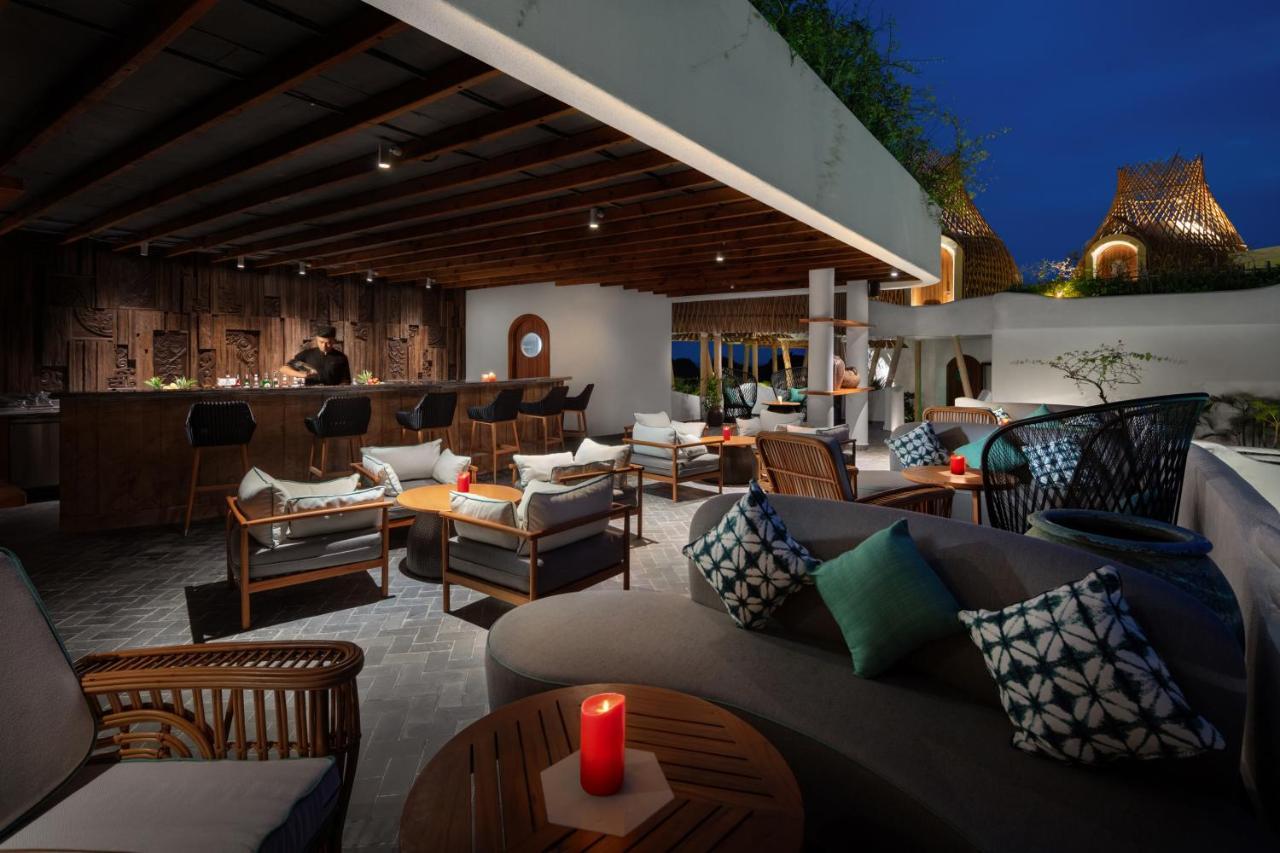 Hotel Perle D'Orient Cat Ba - Mgallery Chan Chau Bagian luar foto The Deck at The Standard, East Village