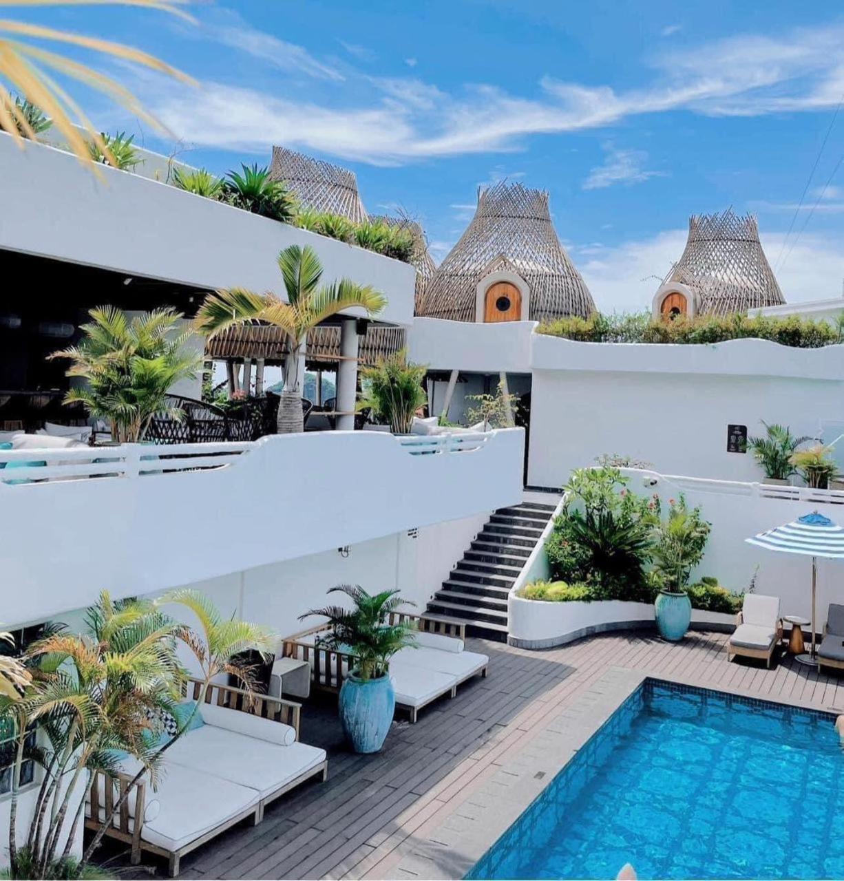 Hotel Perle D'Orient Cat Ba - Mgallery Chan Chau Bagian luar foto The rooftop pool at the hotel