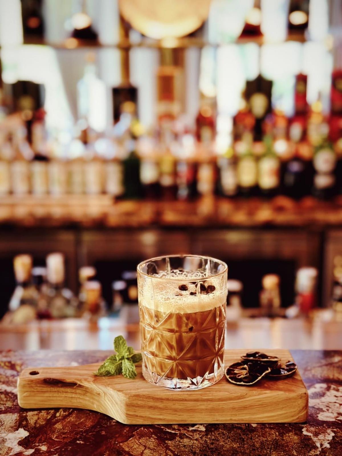 Hotel Perle D'Orient Cat Ba - Mgallery Chan Chau Bagian luar foto A glass of beer